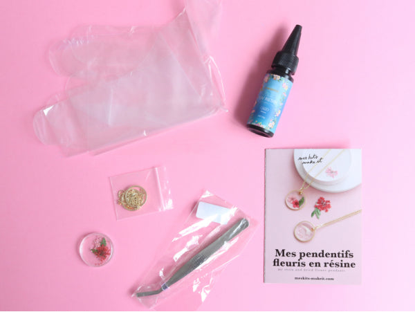 Kit Bijoux - Mes pendentifs fleuris en résine