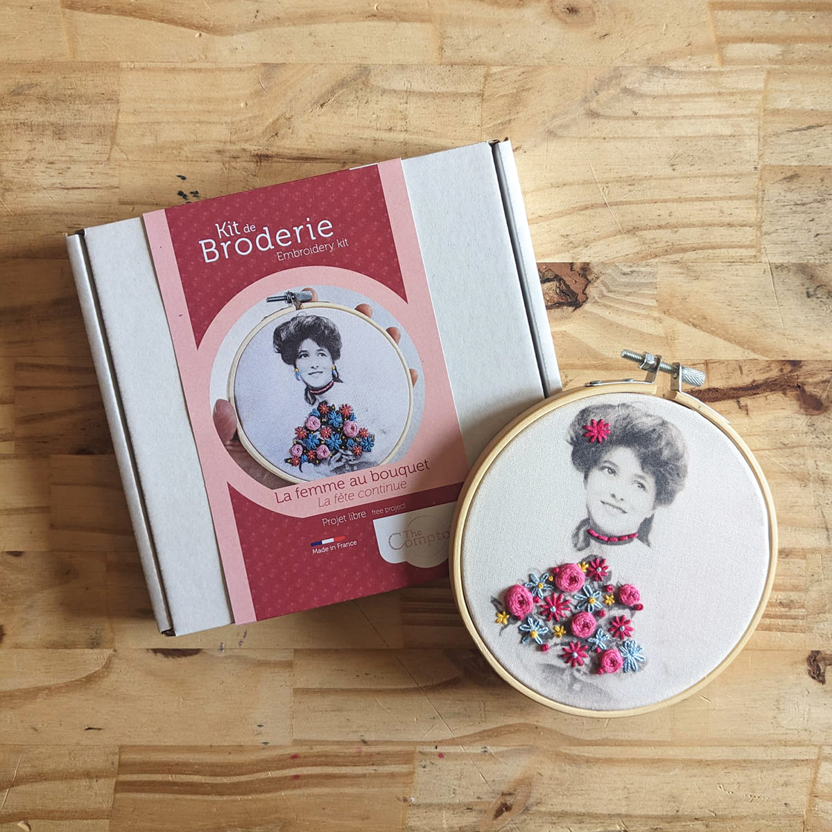 Kit Broderie - La femme au bouquet
