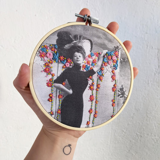 Kit Broderie - La femme au paravent